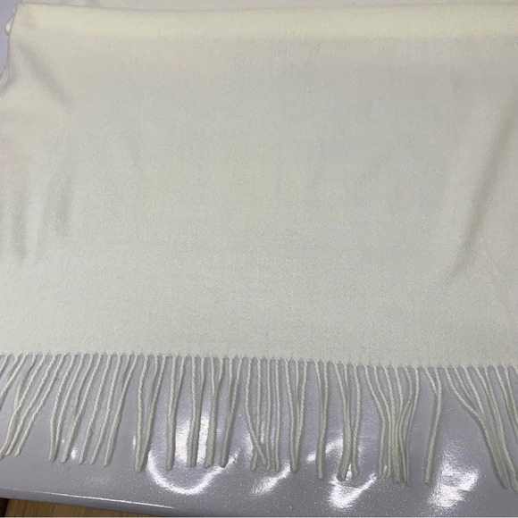 Pretty Persuasions Scarf Wrap Shaw  Cream Fringe Boho Soft‎  Cozy  28"X 72" - Picture 4 of 6